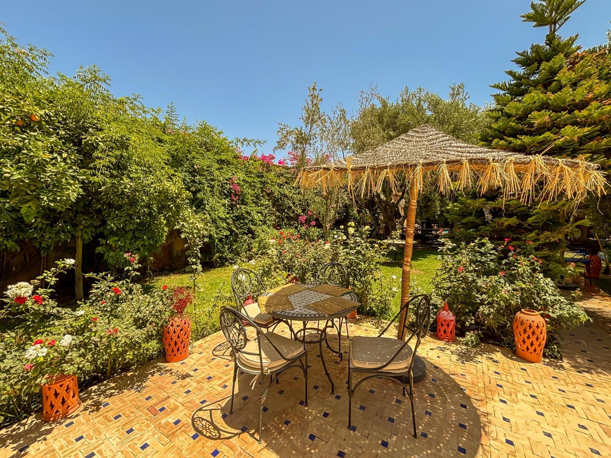 Bed and Breakfast Le Bleu House Sidi Abdallah Ghiat Exterior foto